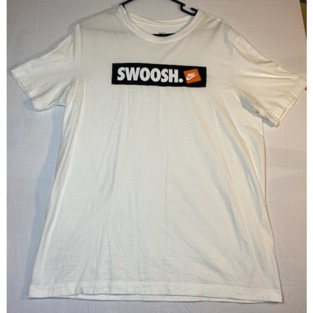 Nike Swoosh T‑Shirt Men’s Large White Color Block Center Swish Graphic Tee